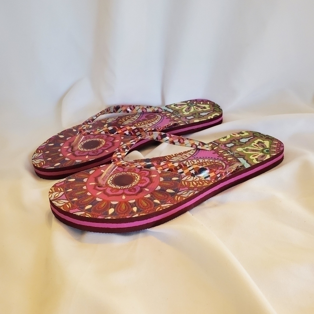 Vera Bradley Resort Medallion Flip Flops sz 7-8 - Picture 2 of 10